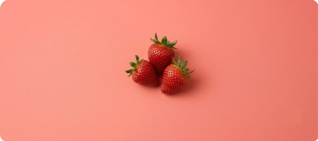 can cats eat strawberries