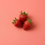 can cats eat strawberries